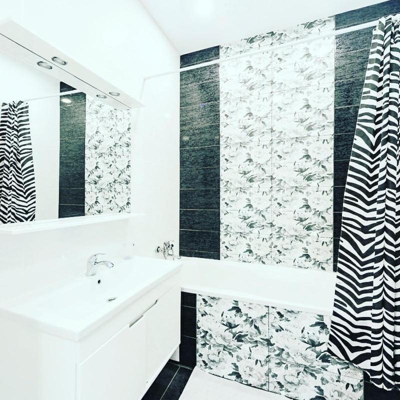 1 Room 60M2 Center Of Obolon Near River Side. With Terrace. 22 Floor Київ Екстер'єр фото